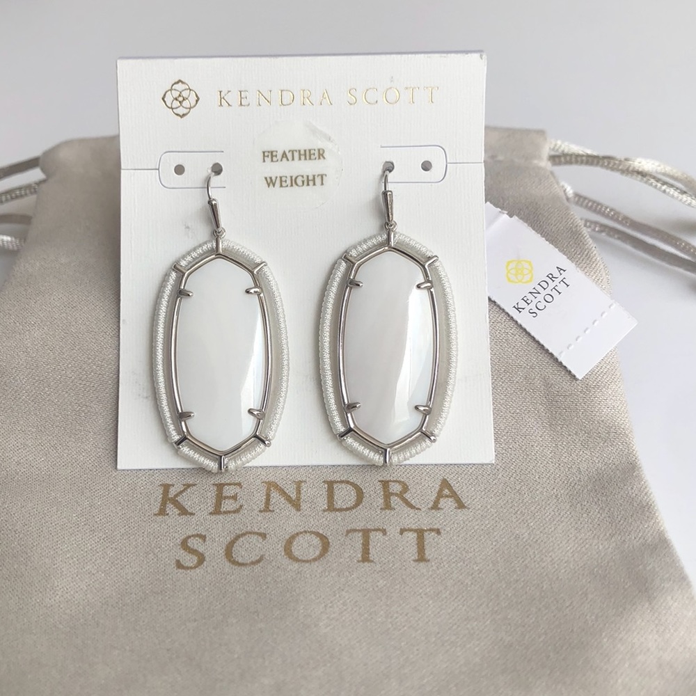 NEW KENDRA SCOTT Threaded Elle Silver Drop Earrings in White Mother of Pearl